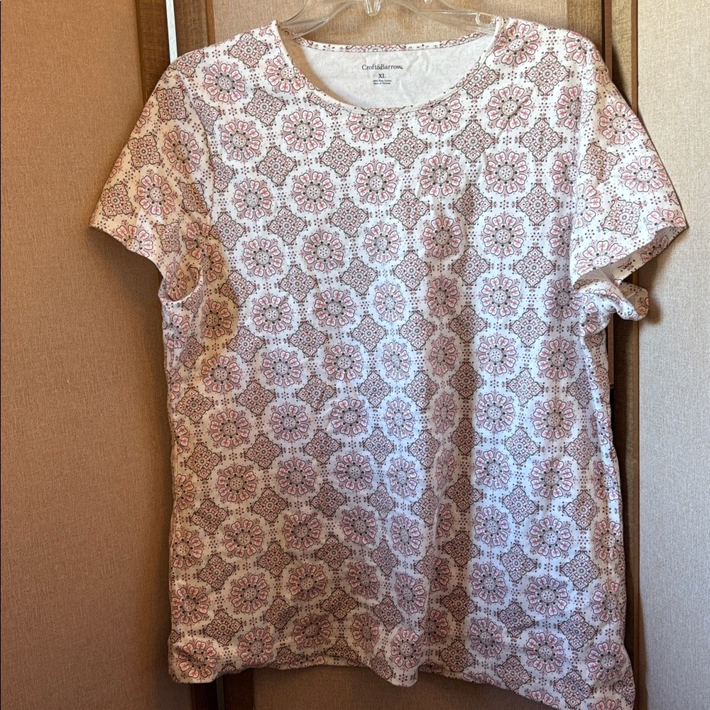 Croft & Barrow White and Pink Patterned Top xl